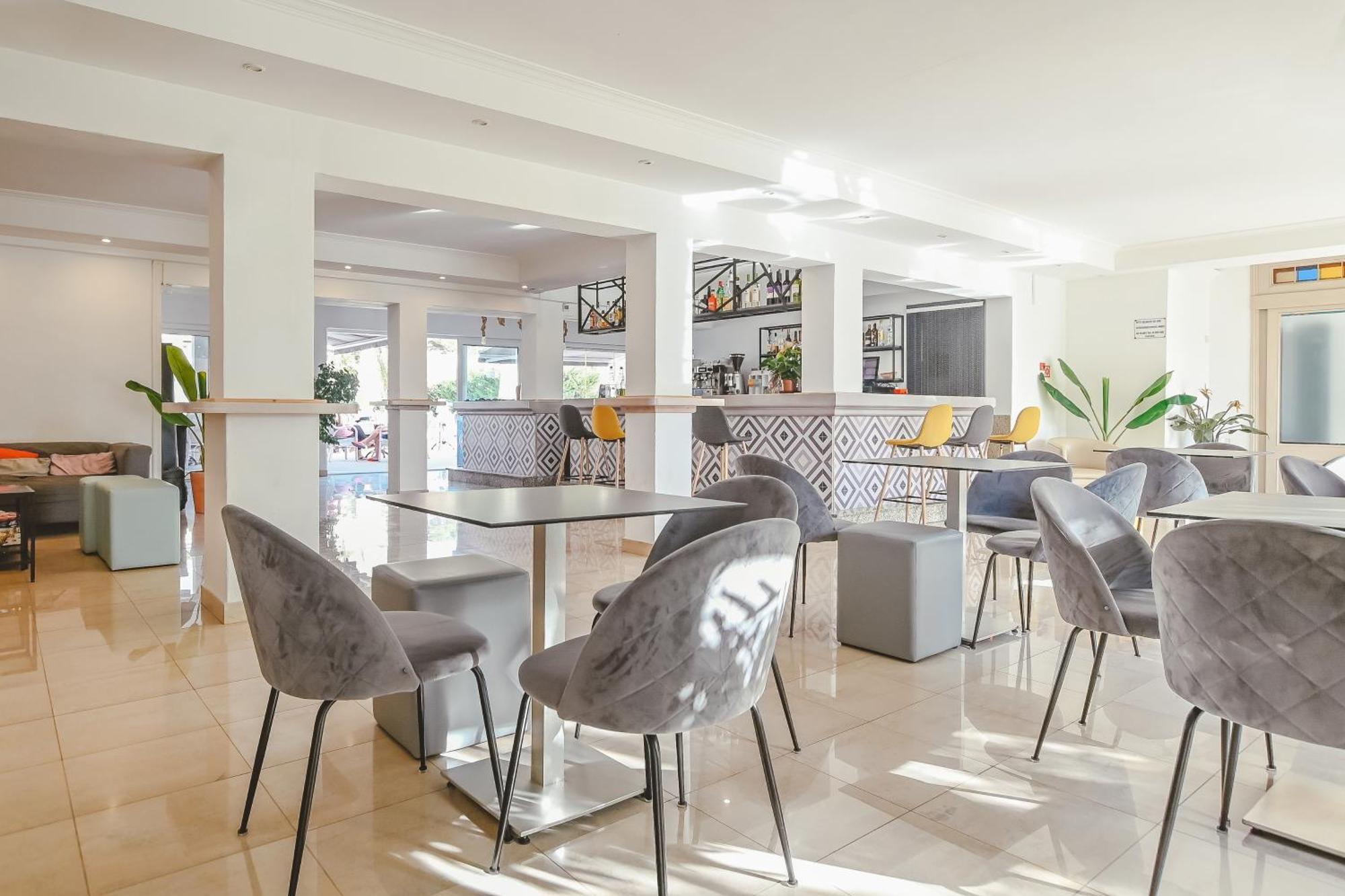 Hotel Lliteras 칼라 라트자다 외부 사진