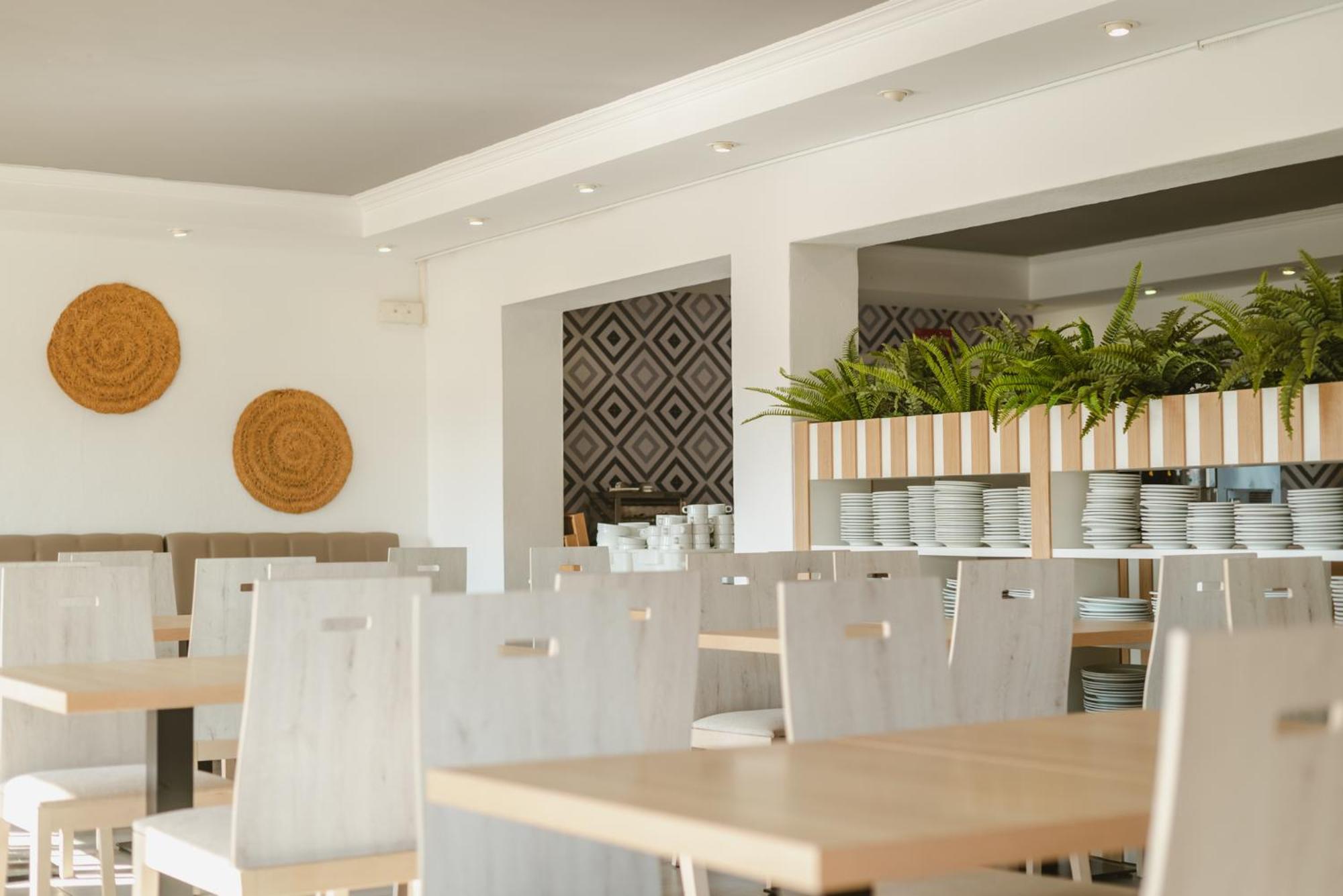 Hotel Lliteras 칼라 라트자다 외부 사진